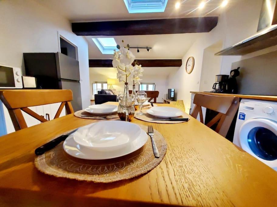 Appartement Chaleureux Au Pied De La Cite Avec Parking Carcassonne Exterior foto